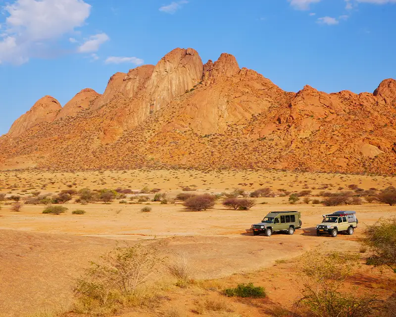 4×4-Fahrten durch den Sand und die Dünen der Namib-Wüste 4x4-Fahrten durch den Sand und die Dünen der Namib-Wüste